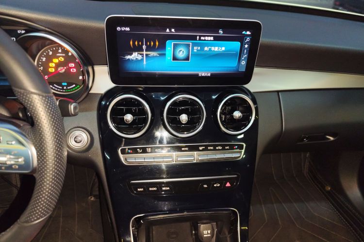 奔驰C级 2019款 C 260 运动版中控内饰16