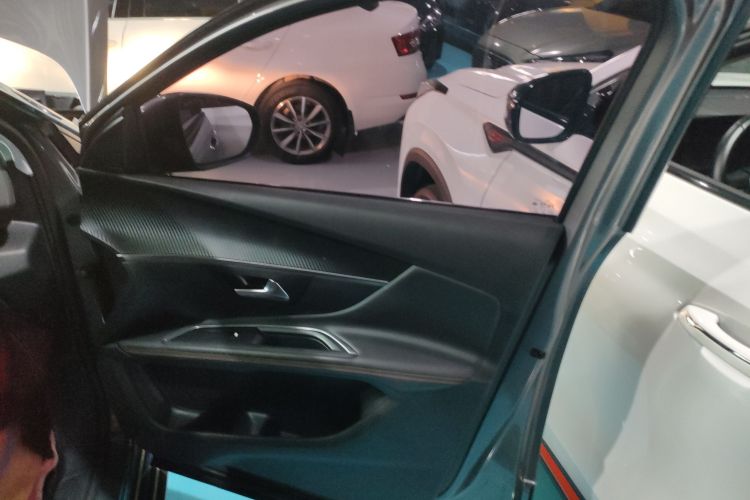 标致4008 2017款 380THP 精英版中控内饰42