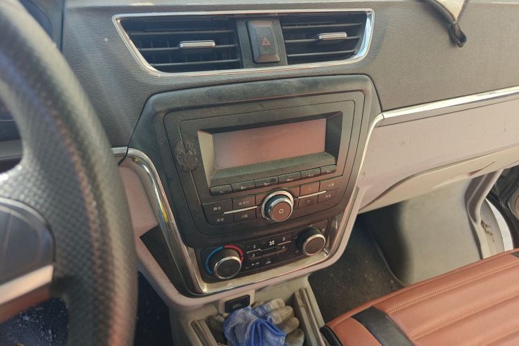 金杯 新海狮X30L 2016款 1.5L财富版DLCG14中控内饰16