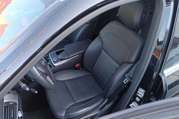 奔驰M级 2014款 ML 320 4MATIC中控内饰19