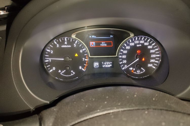 日产 天籁 2016款 改款 2.0L XL舒适版中控内饰14