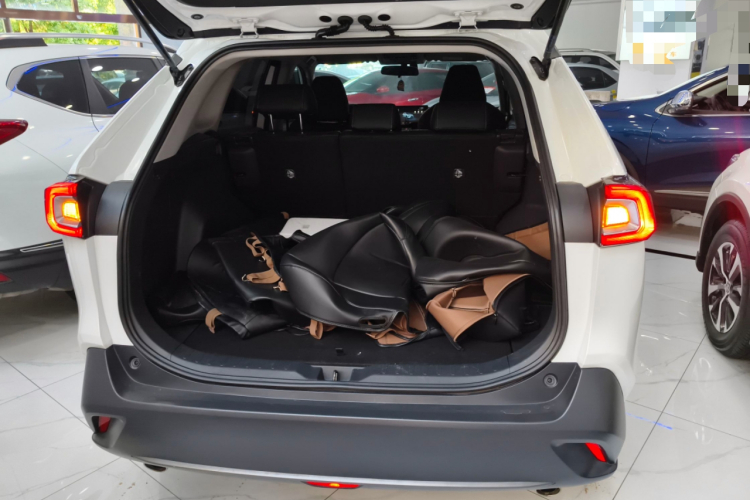 丰田 威兰达 2023款 2.0L CVT两驱领先版局部细节23