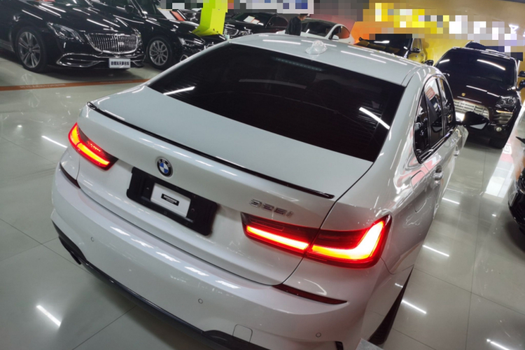 宝马3系 2022款 改款 325i M运动曜夜套装车身外观7