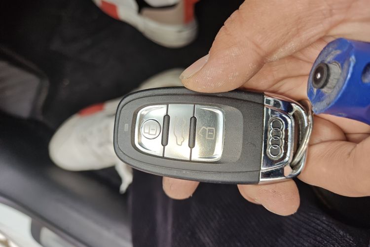 奥迪A4L 2013款 35 TFSI 自动标准型中控内饰7001