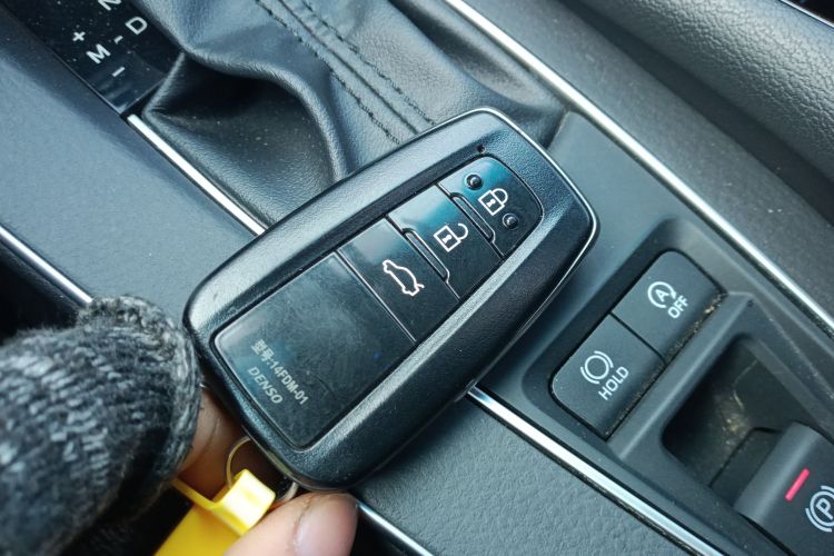 丰田 亚洲龙 2022款 2.0L 豪华版中控内饰11