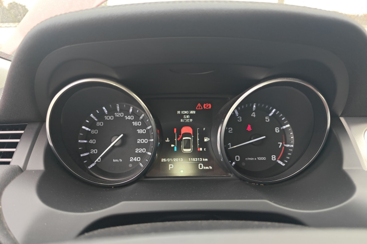 路虎 揽胜极光(进口) 2014款 2.0T 5门耀动版中控内饰14