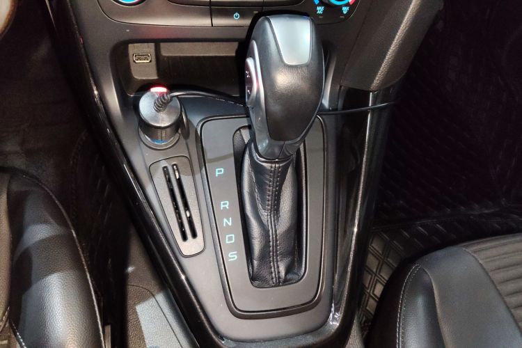 福特 福克斯 2018款 两厢经典 1.6L 自动风尚型智行版中控内饰18