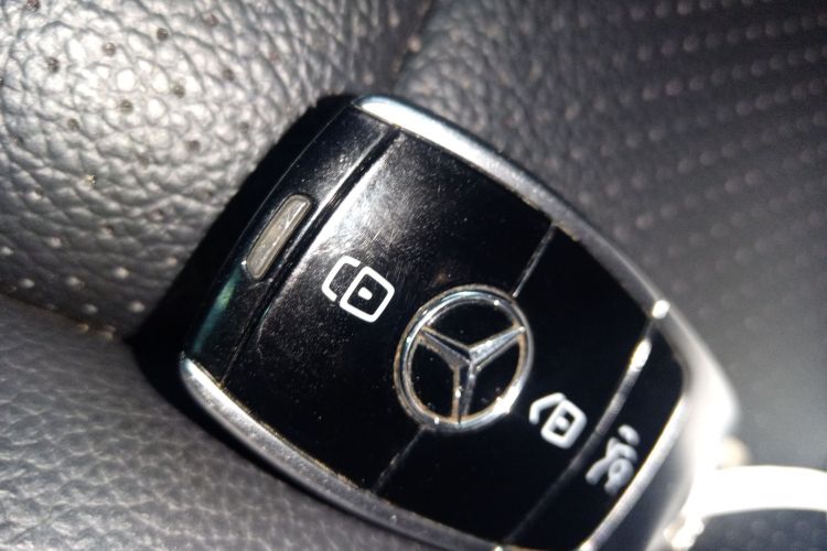 奔驰E级 2018款 E 300 L 运动豪华型中控内饰7001