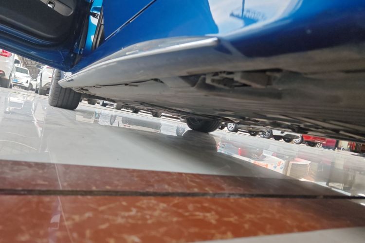 奔驰C级 2022款 改款 C 200 L 运动版局部细节9002