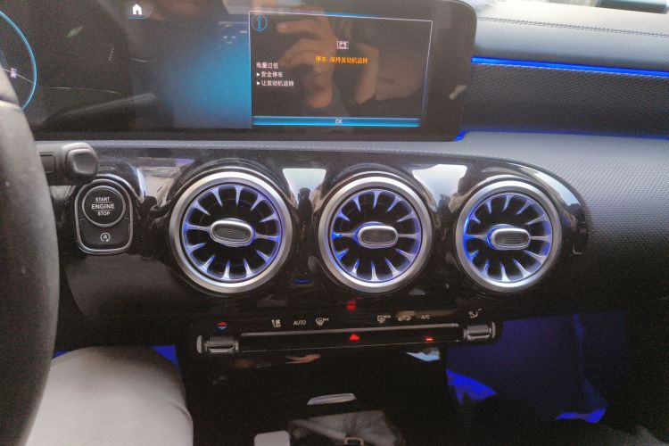 奔驰A级 2021款 A 200 L 运动轿车动感型中控内饰16