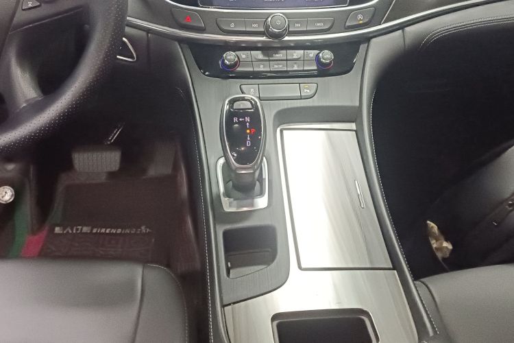 别克 君越 2021款 552T 豪华型中控内饰18