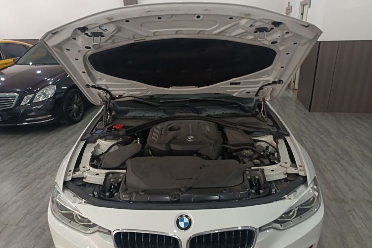 宝马3系 2019款 320Li M运动套装机舱底盘24