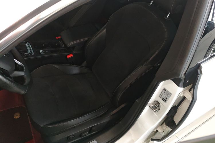 一汽-大众CC 2021款 330TSI 炫目版局部细节19