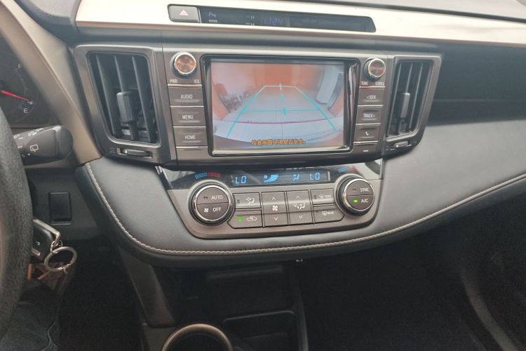 丰田 RAV4荣放 2015款 2.0L CVT两驱风尚版中控内饰16