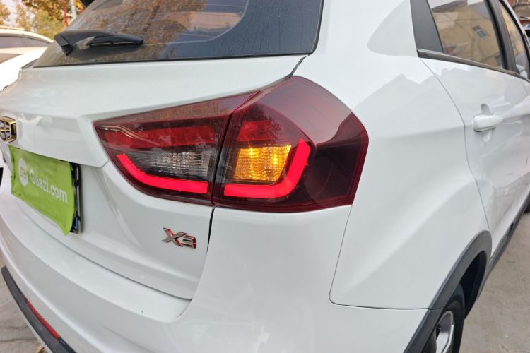 吉利汽车 远景X3 2020款 1.5L CVT尊贵型车身外观9