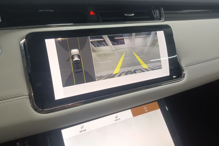 路虎 揽胜极光 2023款 极光L 249PS 豪华版中控内饰16