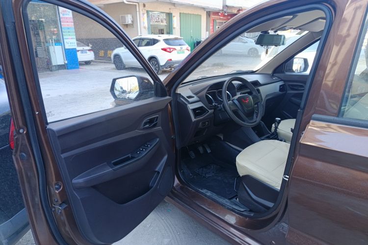 五菱汽车 五菱宏光 2021款 1.5L S标准型LAR中控内饰20