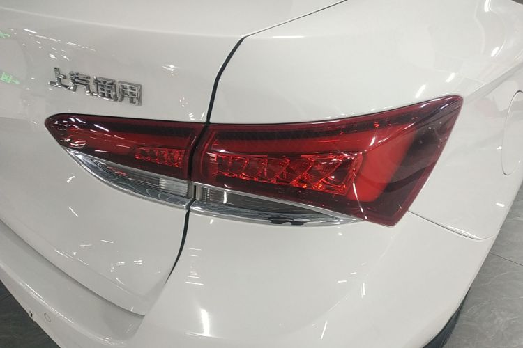 别克 英朗 2018款 18T 自动精英型车身外观9