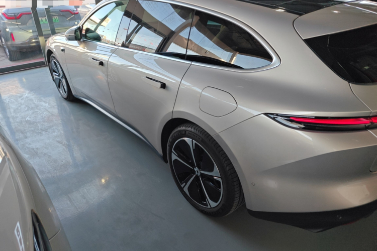 蔚来ET5T 2023款 75kWh Touring车身外观4