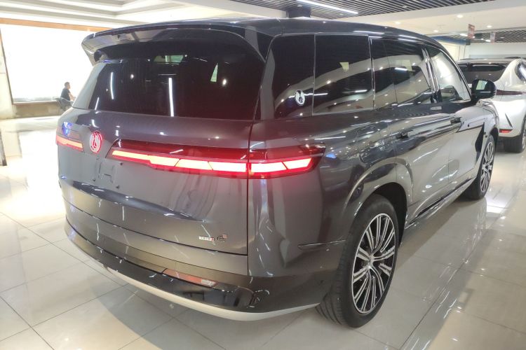 腾势N9 2025款 尊荣型车身外观7