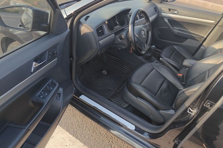 大众 朗逸 2015款 1.6L 手动风尚版中控内饰20