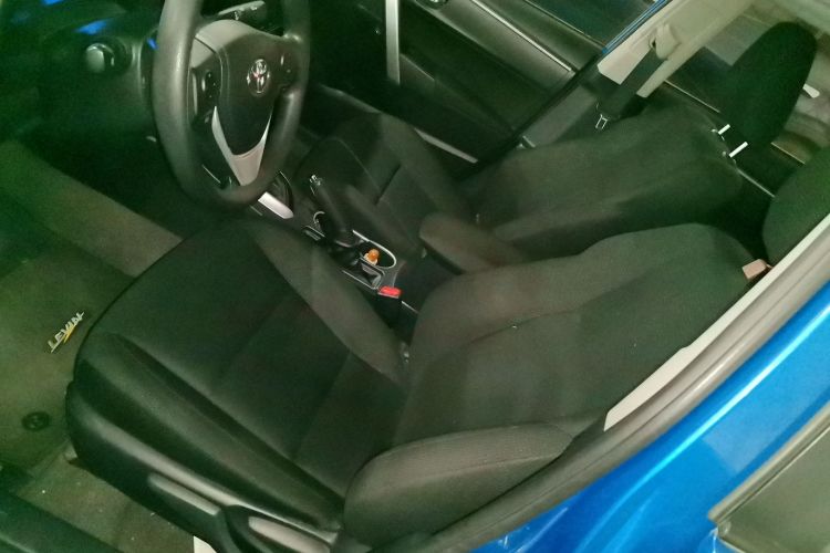 丰田 雷凌 2017款 改款 185T CVT精英版 国V中控内饰19