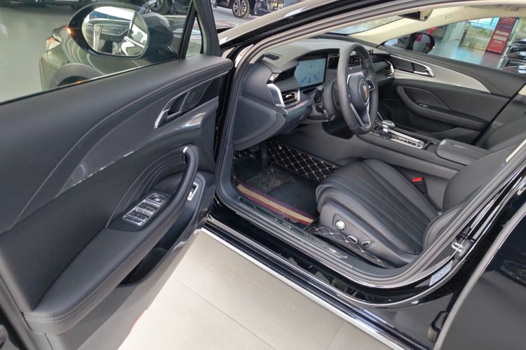 红旗H5 2024款 2.0T 自动智联旗畅版中控内饰7003