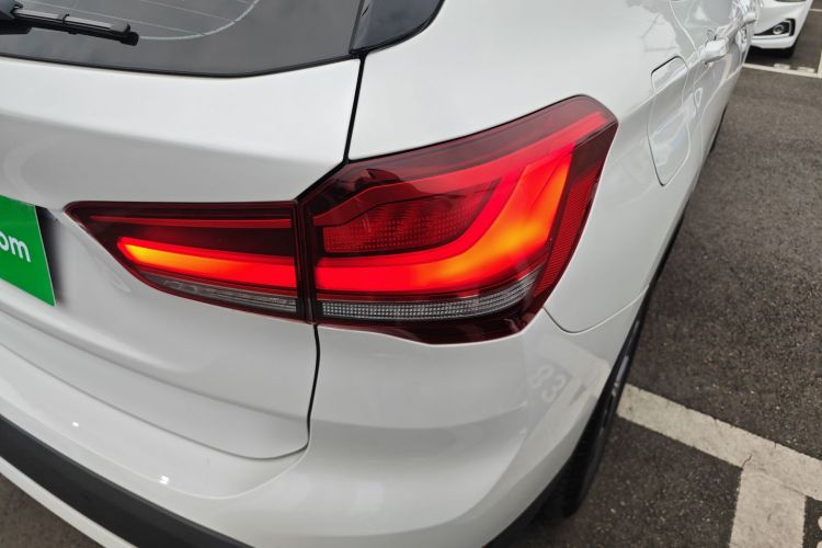 宝马X1 2022款 sDrive20Li 尊享型车身外观9