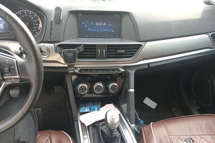 哈弗H6 2019款 运动版 1.5T 手动两驱精英型 国VI中控内饰16