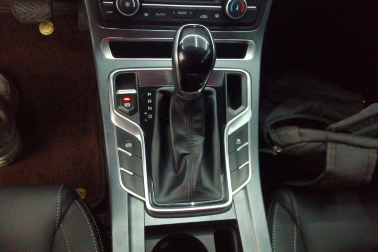 吉利汽车 帝豪 2020款 1.5L CVT向上版中控内饰18