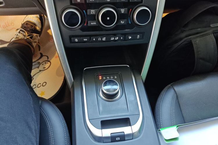 路虎 发现神行 2018款 240PS HSE版中控内饰18