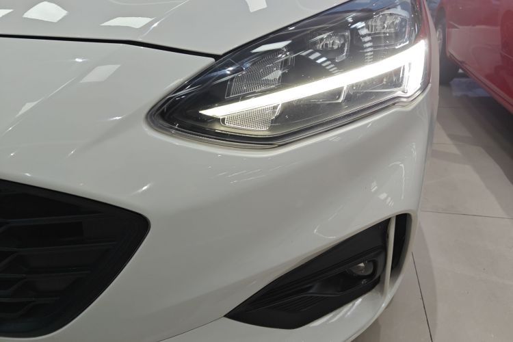 福特 福克斯 2020款 三厢 EcoBoost 180 自动ST Line局部细节36