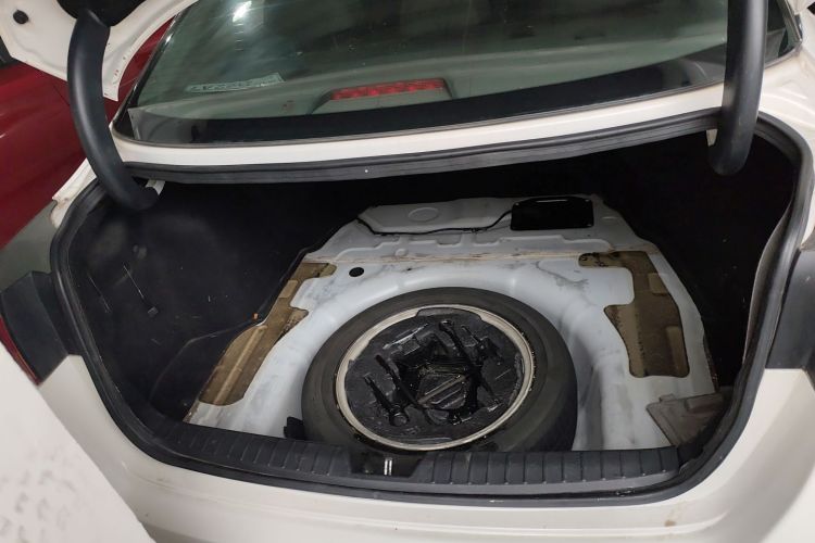 起亚K5 2015款 2.0L 自动GLS局部细节23