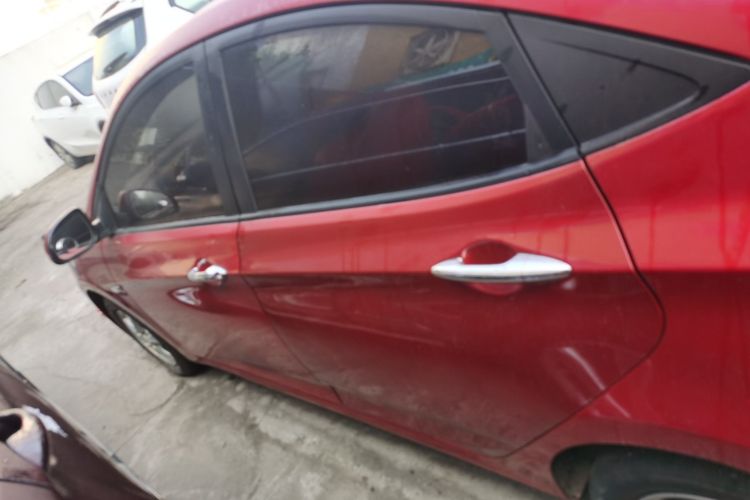 现代 瑞纳 2014款 1.4L 自动领先型GLX车身外观4