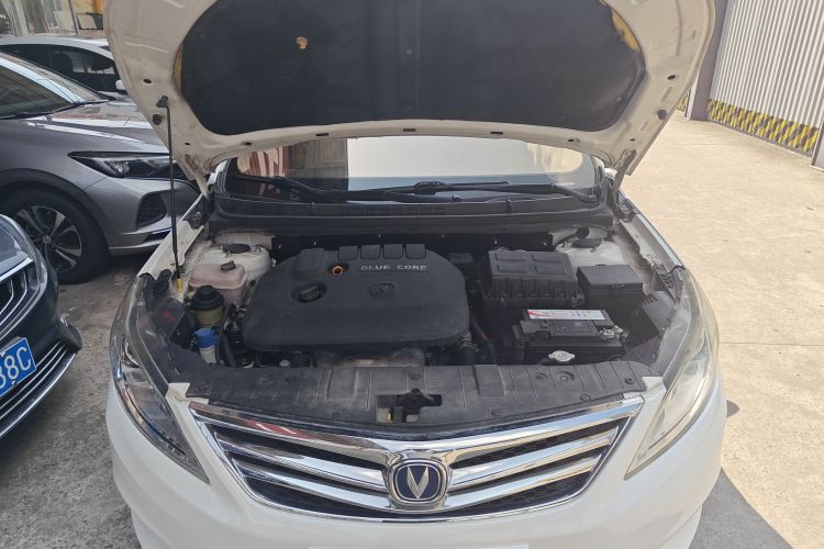 长安 逸动 2015款 1.6L 自动豪华型机舱底盘24