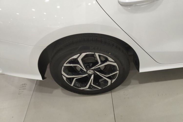 名爵 MG5 2023款 180DVVT 手动风尚版车身外观6008