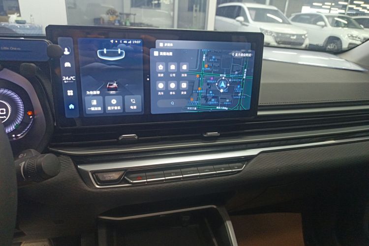 吉利汽车 帝豪 2023款 第4代冠军版 1.5L CVT尊贵型中控内饰16