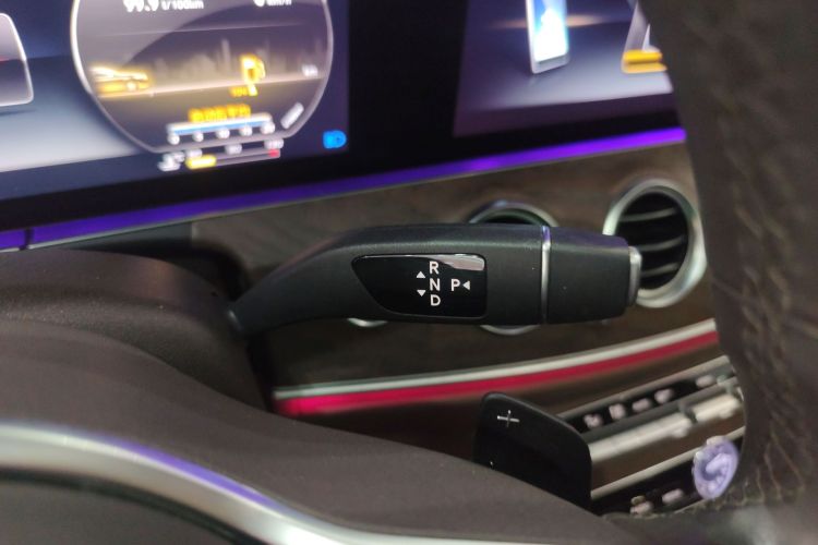 奔驰E级 2020款 改款 E 300 L 时尚型中控内饰18