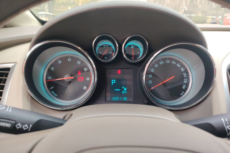 别克 英朗 2013款 GT 1.6L 自动时尚版中控内饰14