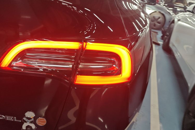 特斯拉 Model Y 2021款 长续航全轮驱动版车身外观6006