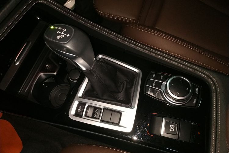 宝马1系 2019款 120i M运动套装中控内饰18