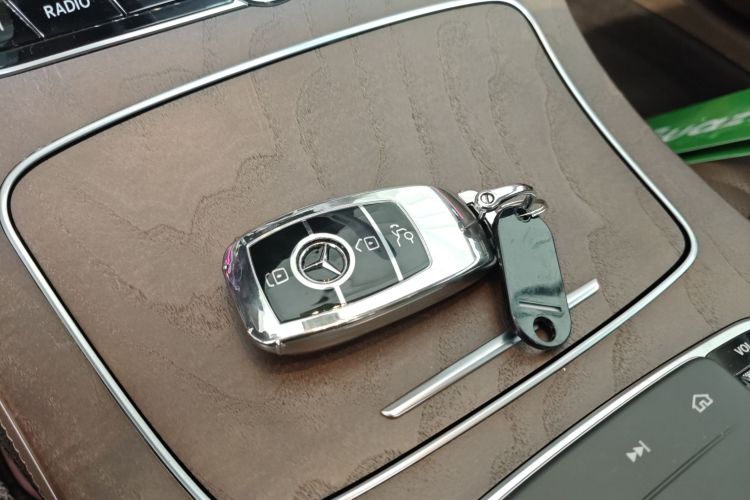 奔驰E级 2020款 改款 E 300 L 殊享版中控内饰7001