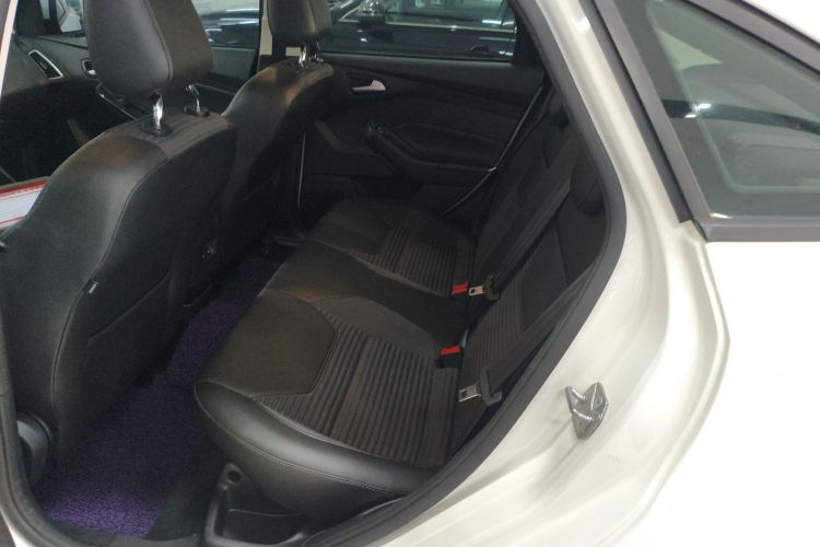 福特 福克斯 2018款 三厢经典 1.6L 自动风尚型智行版中控内饰21