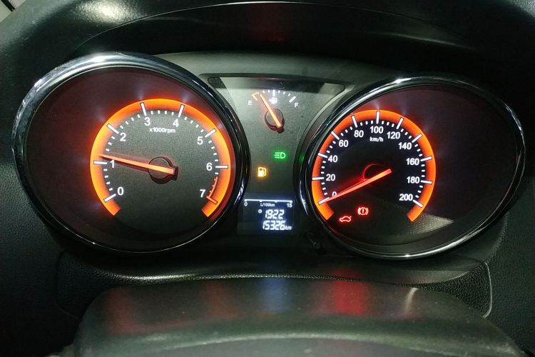 凯翼C3R 2015款 1.5L 手动金钻版中控内饰14