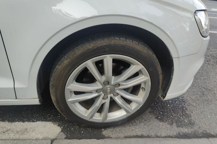 奥迪A3 2018款 30周年年型 Limousine 35 TFSI 进取型车身外观10