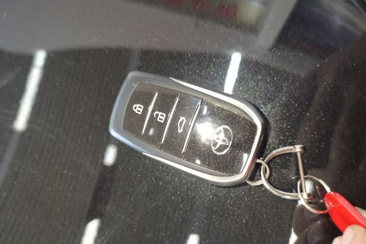 丰田 亚洲龙 2024款 2.0L 进取版中控内饰7001