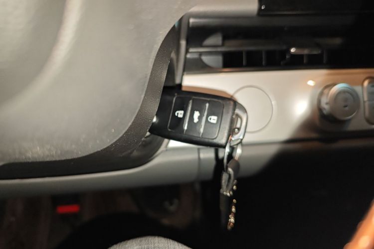 长安启源 长安Lumin 2025款 205km 香沁款中控内饰7001