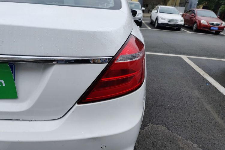 吉利汽车 帝豪 2017款 三厢百万款 1.5L CVT向上版车身外观9