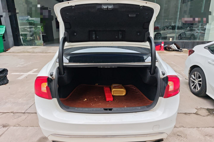 沃尔沃S60 2014款 S60L T5 智驭版机舱底盘23