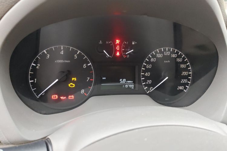 日产 轩逸 2012款 1.6XL 手动豪华版中控内饰14